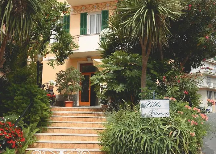 Bianca Hotel 2*