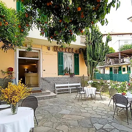 Bianca Hotel 2*