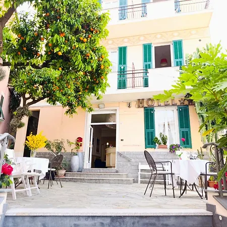 Bianca Hotel 2*